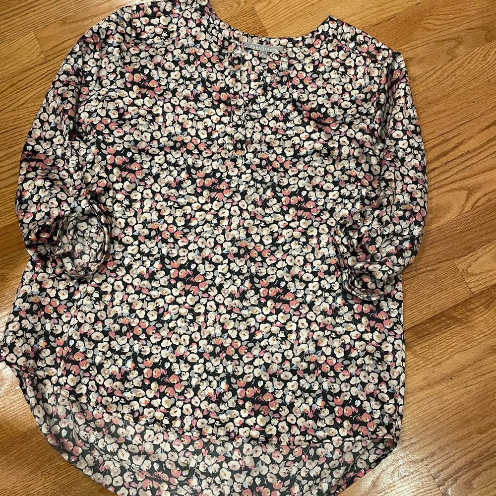 Beautiful pattern of pale rose, navy and cream.   Longer hem in back